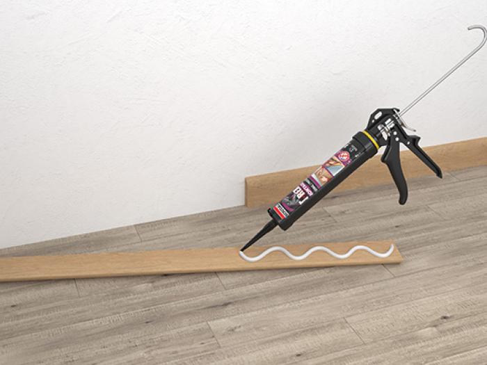 Plinten en ornamenten verlijmen